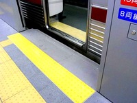20160618_東京メトロ_ホームドア_可動ステップ_120