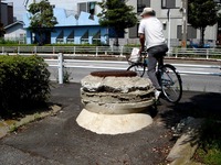 20120429_浦安市高州_飛び出たマンホール_1248_DSC01419