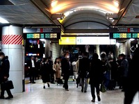 20170213_JR京葉線_東京駅_ホーム階段_カロリー_0817_DSC00678T