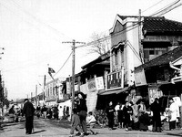 1952年_昭和27年_船橋市本町_国鉄船橋駅前通り商店街_022
