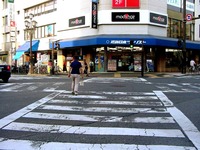 船橋市本町_スクランブル交差点_20040919_DSC05418
