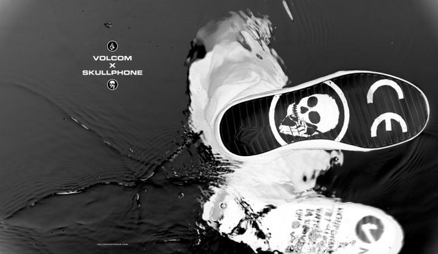 0813JUXTAPOZ_skullphone-2321