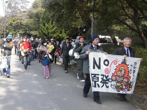 追廻門を目指す