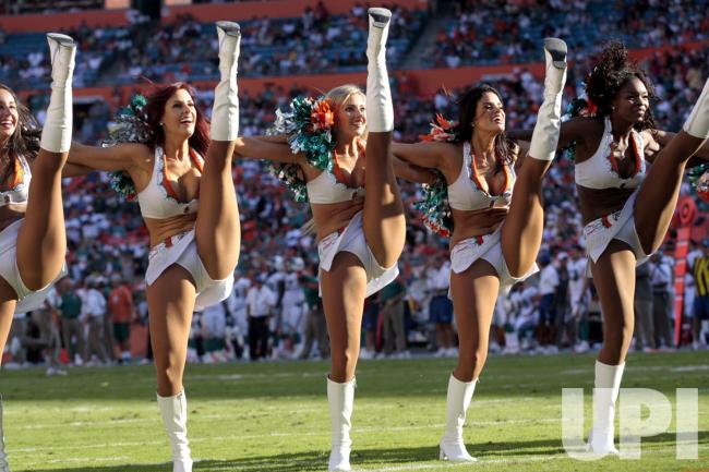 Cheerleaders-of-2012_4_1