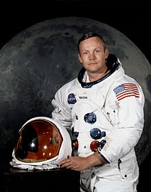 220px-Neil_Armstrong_pose