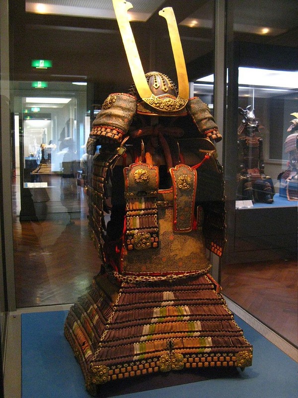 800px-Samurai_o-yoroi