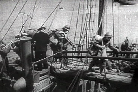 French_troop_rescue_ship