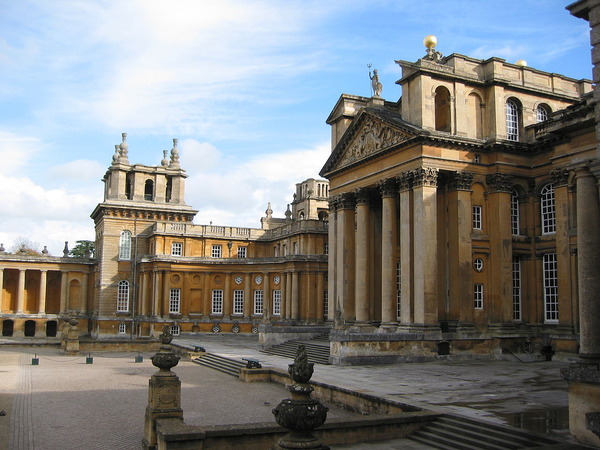 1280px-Blenheim_Palace_IMG_3673