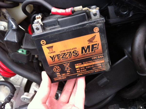ホーネット250　バッテリー新品 キャブOH済 ホーネットのバッテリー交換の巻 : わちゃわちゃわせう