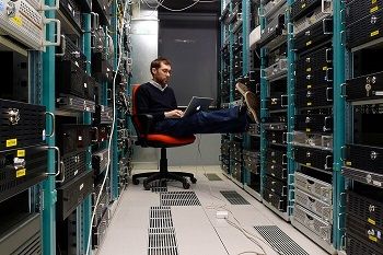 network-engineer-working