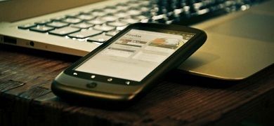 android-phone-and-laptop