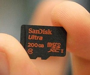 sandisk-200gb-flashdrive-300x250