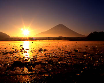 富士山朝の輝き