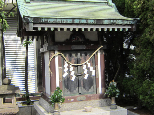 三囲神社