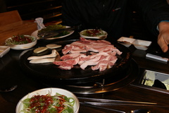 済州島豚肉料理店「ドンベドン」