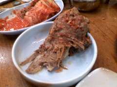 トウンピョ(豚の背骨)