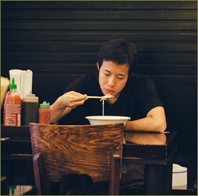 共働きの嫁が料理を作ってくれない。仕事で遅くなると各自勝手に外食。疲れてるのはわかるけどやっぱり帰宅したらあったかいご飯が出てきたら嬉しいじゃないですか