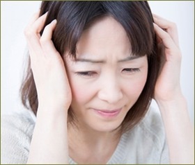姉が俺の子供の世話を焼きたがるのを嫌がる妻。姉が子供のおむつを替えるところを父がビデオに撮ってて、それをみんなで鑑賞した帰りに「お義姉さんの子みたい」と不満気に愚痴られた
