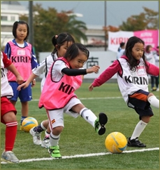 「息子さんみたいにうちの子を成長させたい」って言うからサッカークラブに紹介したのに「やっぱり検討する。女の子だし」コーチにまで紹介したのにメンツ丸潰れなんだけど!