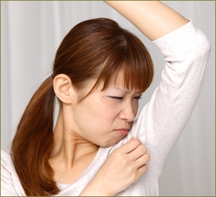つわりがひどい頃、義兄嫁の体臭に耐えられず「くさい、義兄嫁さんがくさいよう」と泣きながらゲーゲー吐いた。体臭を指摘された義兄嫁は大暴れ。手術したのにまだ根に持たれてる