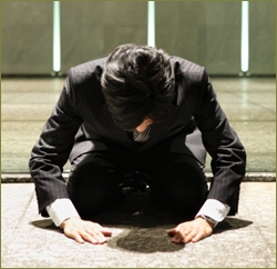 【後編】35歳の婚約者の家に行ったら「娘はやらん!」って頭からお茶かけられた。頭に来て「じゃーいらないっすわw」って帰ってきたら彼女からメールが止まらんwww