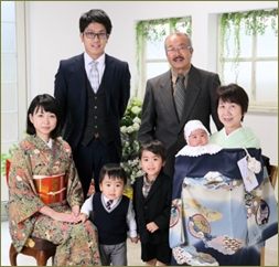 嫁から「お宮参りにお義母さんも呼んだら?」って言ったくせに、いざ母親が参加して子供を抱いていたらそれを口実に実家に帰られた。それ以外に思い当たる原因がなく困惑してる