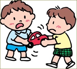 １歳のうちの子が２歳児のおもちゃを取った。取られた子がうちの子に馬乗り！うちの子ギャン泣き。これってどう思いますか？
