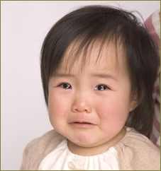 3歳の娘が物を大事にしないからと「じゃ捨てるね」と叱る旦那。娘はギャン泣き。旦那は全部捨てていいと言うが、娘はまだ理解できないと思うんだけど