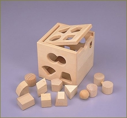 旦那が一歳半の息子を玩具の箱の上に立たせて遊んでた。私「玩具を踏み台にするのはよくない」夫「男の子なんだしそれくらいする。お前は細かいことにうるさすぎ」