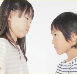 小1の娘「6時になったから帰らなきゃいけないんだよ!」娘の友達「うるさい!」→娘「どうして学校で決まってるのにあの子たちは遊んでるの?どうして私はダメなの?」