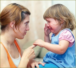 1歳の娘は物を投げるのがマイブーム。微笑ましく見守ってるのに義妹が「投げるなんてよくない。親が甘いから私が躾しなきゃ」←未婚のくせにウゼーんだよ!
