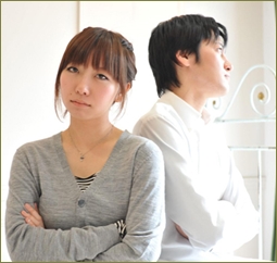 顔面血だらけボコボコのトメ「嫁子に殴られたの!」→夫、トメの言い分を信じ私を突き飛ばす→近所のおばさん衝撃の証言。しかし真相判明後も夫は私に謝らず…