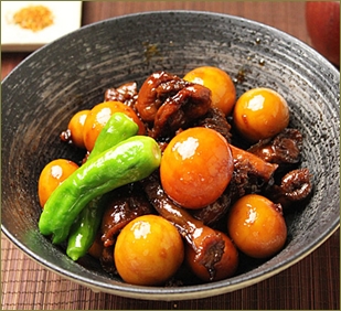 義実家に行ったら草の根や変な実が入った鍋を食べさせられそうになった。トメの目の前でわざと旦那のお椀に移してやったら「あれはないだろう」と非難された
