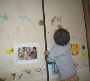 「どうせ取り壊すから」と弟嫁が2歳の姪に落書きやふすま破りなど好き勝手やらせてる。弟はやめさせたいが「普段育児に参加してないくせに!」と逆ギレされるらしい