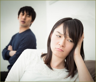 嫁が地元(関西)に遊びに帰りたいと言ってる。俺もついてくよと言ったら嫌な顔をされた。嫁がいないと眠れないから泊まりはやめて欲しいんだけどな