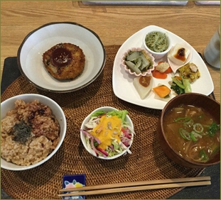 姑「孫ちゃんの食事は野菜と玄米中心にしろ。塩と砂糖は控えろ」私「成長期だし脳も身体も使うから塩と砂糖は大事」夫「黙って母さんの言う通りにしろよ」