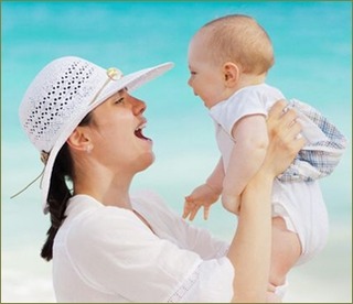 0歳の娘がいる。この子を外であやさなきゃいけないと思うと恥ずかしくてたまらない。ご近所さんに「あばば~」とかやってるところを見られると思うと鬱になる