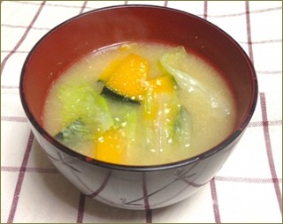 レタスの味噌汁って変？　彼氏に作ったら「あり得ない」ってキレられたんだけど。そういうレシピがあるって検索して見せてもグダグダ文句