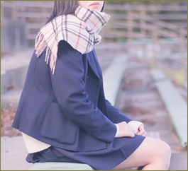 「娘が帰ってこない」と心配する男性。大掛かりな捜索が始まった。無事発見された娘は男性の元へ返された。しかし一年後、娘は自らの命を絶った…