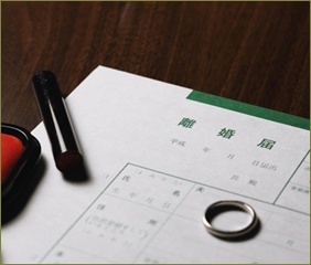 【前編】不倫した元夫「離婚して半年間はいつでも撤回できる法律で定められた制度がある。いわば離婚のクーリングオフ期間だ。切れる前にお前から謝ってくるように」