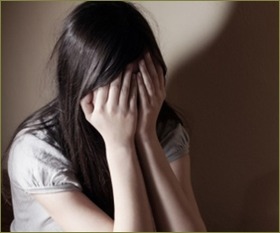 「子供が障害を持って産まれたのは私のせいです。ごめんなさい。子供が死んでしまったのは私のせいです。ごめんなさい」