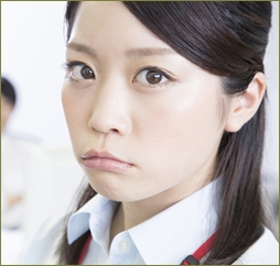 夫とほぼ同額の稼ぎがある私。共働きでないと生活が立ちゆかないのに、夫が家事を私に押し付けてくる。「俺は疲れてる。家のことはお前の仕事」と言われても釈然としない
