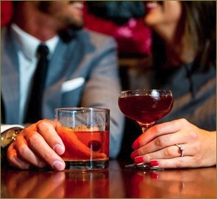 嫁が俺に嘘をついて職場の男と二人きりで飲みに行ってた。携帯を見たことを伏せて話し合いをしてみたら誰かに相談してることは認めたが男の存在は必死で隠そうとする
