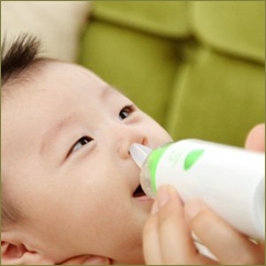 子供の鼻水を口で吸ってたら「そんなことするなんて汚い！信じられない！」と実母や姑に言われた