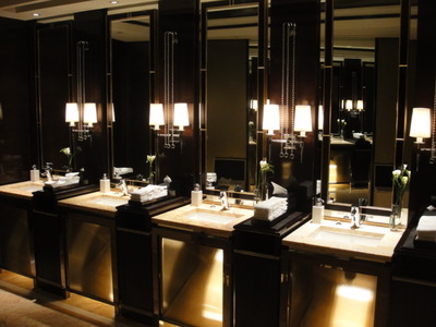 いつでもどこでも「トイレについてきて」というトメ。無視しても拒否しても聞きやしない。旦那も「ちょっとくらい折れてやってくれよ」と言うので、なじみのお店でDQN返ししてみた