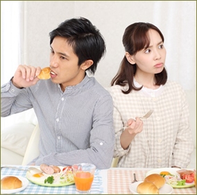 46歳の夫が働かない。自称自営で年100万くらいしか収入がないのに、子育てや家のことを偉そうに指図し気に入らないと不機嫌に。こんな夫だけど子供にはいいパパなんです
