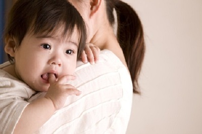 仲の良いご近所一家が実は不倫家族だった。ある日旦那さんの正妻がやってきて子供を抱き上げ「この子は今日から私が育てます。訴えないだけよしとしなさい」