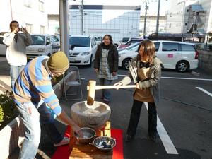 陽風荘2009年12月18日餅つき大会 015