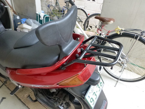 キャリアとタンデムバックレスト : DIYやバイクやなんちゃら キャリアとタンデムバックレスト : DIYやバイクやなんちゃら