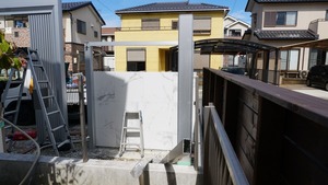 (4)
